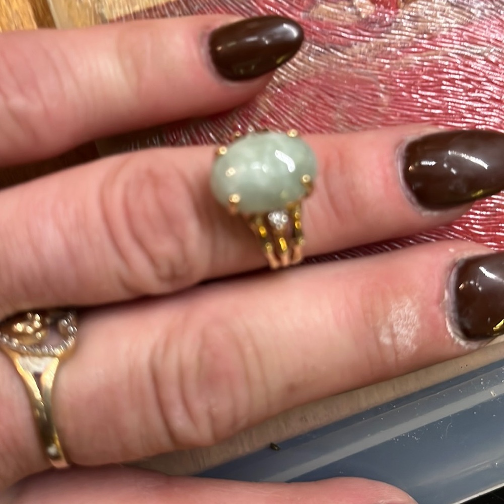 10k Jadeite oval Cabochon ring